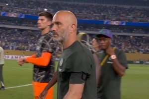 心系球队！新援吉滕斯赛后现身球场，但无法为蓝军出战世俱杯