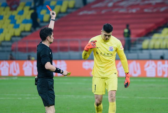 买球站-亏了！申花首败+马莱莱伤退 马镇拳击对手或被追罚